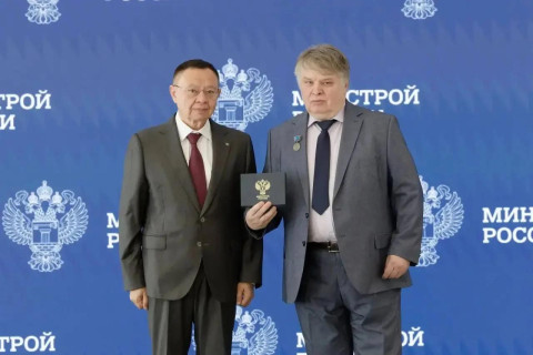Директору НИИСФ РААСН, д.т.н., профессору, члену-корреспонденту РААСН Шубину Игорю Любимовичу за выдающиеся заслуги в развитии архитектуры присвоено звание «Почетный архитектор России»